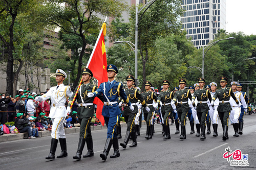 中国仪仗队再度亮相墨西哥阅兵庆典