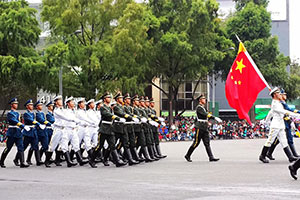 独家高清：中国三军仪仗队助威墨西哥阅兵仪式