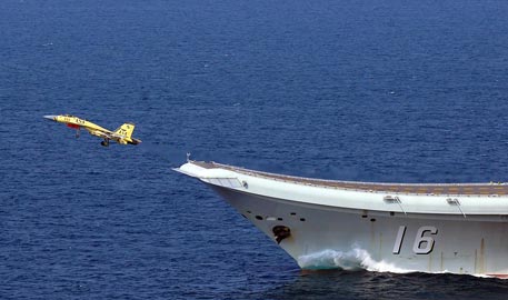 辽宁舰顺利完成试验试飞任务返回母港