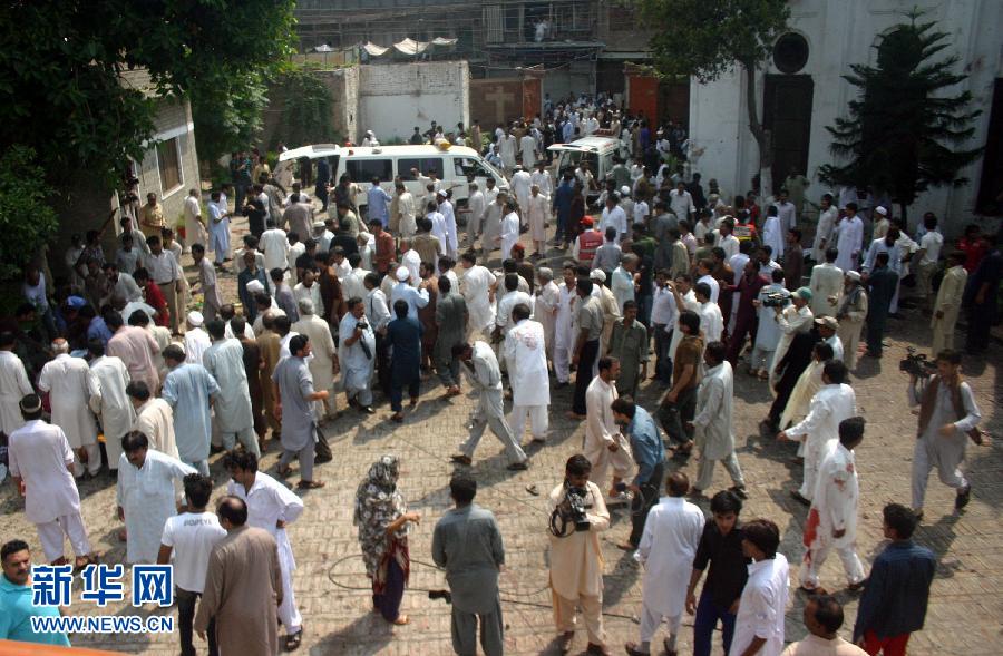 巴基斯坦白沙瓦发生炸弹袭击至少10人死亡 [组图]