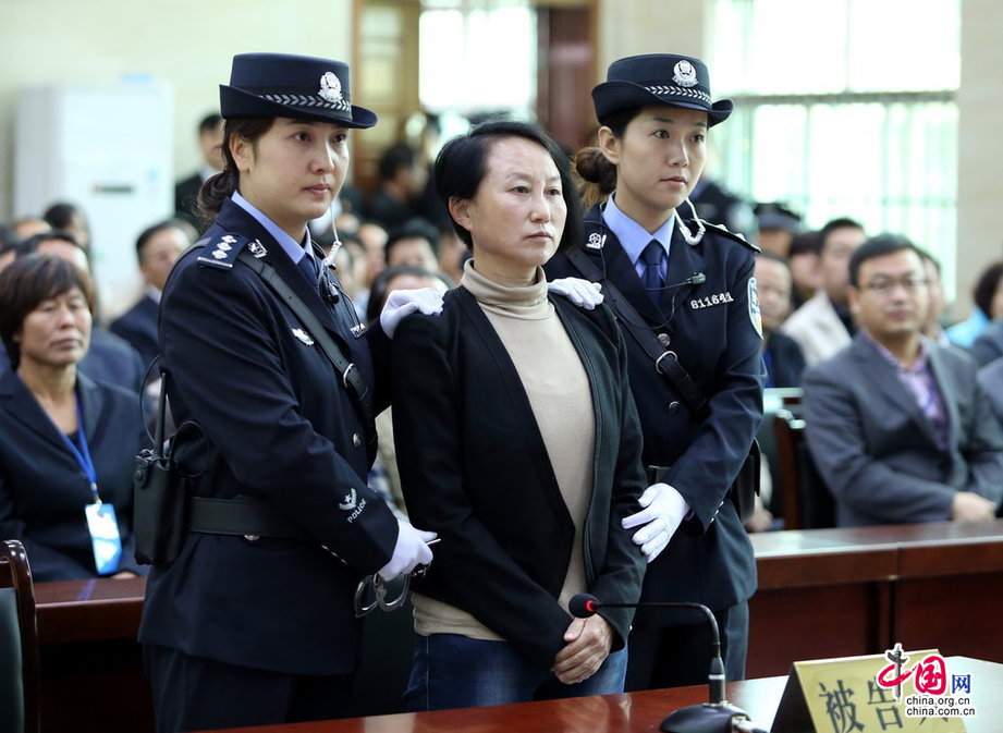 2013年9月24日，陕西榆林，靖边县人民法院，被告人龚爱爱在法庭上。