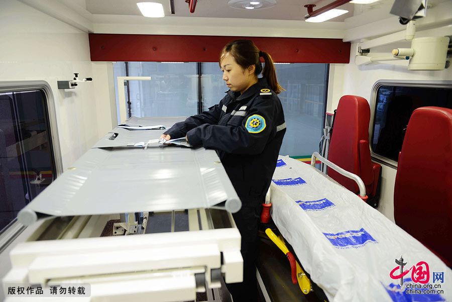 山東青島：最強救護車投入使用 行駛中能進行手術[組圖]