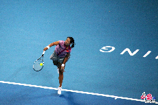 2013中国网球公开赛慈善友谊赛在北京国家网球中心钻石球场举行，图为李娜。中国网记者 熊颖/摄