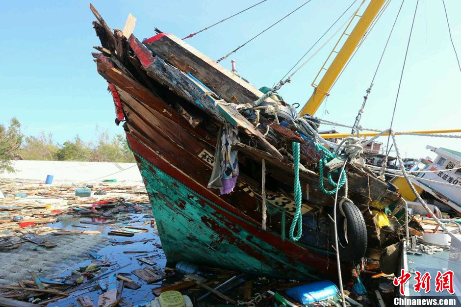 10月3日，中國海軍和平方舟號醫院船在西沙海域開展立體搜救。9月29日，第21號強颱風“蝴蝶”正面襲擊西沙群島，造成數十艘漁船擱淺傾覆，部分漁民落水失蹤。
