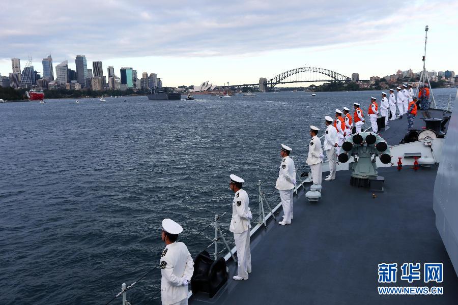10月4日，中國海軍導彈驅逐艦青島艦駛抵澳大利亞雪梨港。當日，在澳大利亞東部傑維斯灣參加完東盟防長擴大會議首次海上安全實兵演習後，中國海軍導彈驅逐艦青島艦抵達雪梨港，準備同來自世界20多個國家的海軍艦艇一起，參加將於10月5日舉行的澳大利亞海軍慶祝軍艦進入雪梨港100週年國際觀艦式。