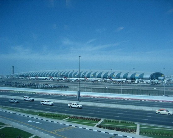 也是世界上最大的机场航站楼,同时,它也是全球第二大建筑面积的建筑体
