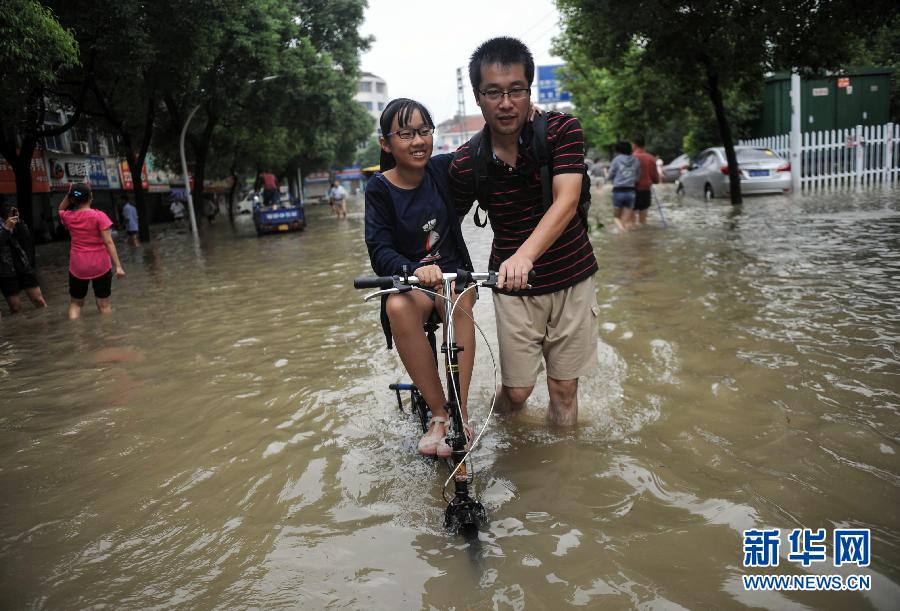 直擊余姚“大水圍城”：城區(qū)70%被淹 政府發(fā)布告市民書