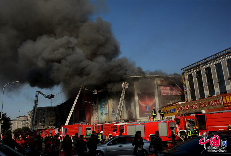 北京市石景山商场发生火灾 无人员伤亡[组图]