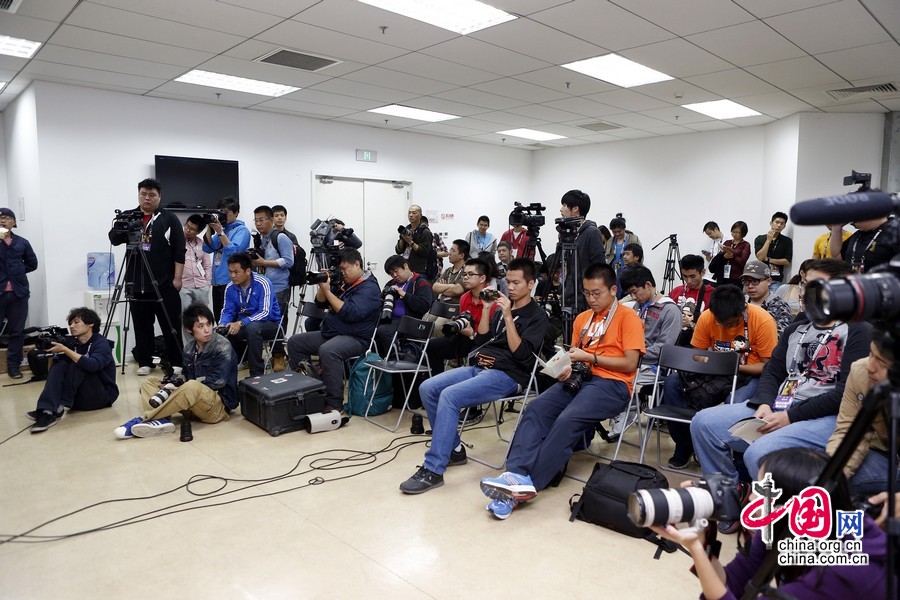 2013年10月11日下午5點，馬布裏在北京五棵松籃球館召開新聞發佈會，宣佈與北京男籃續約三年。