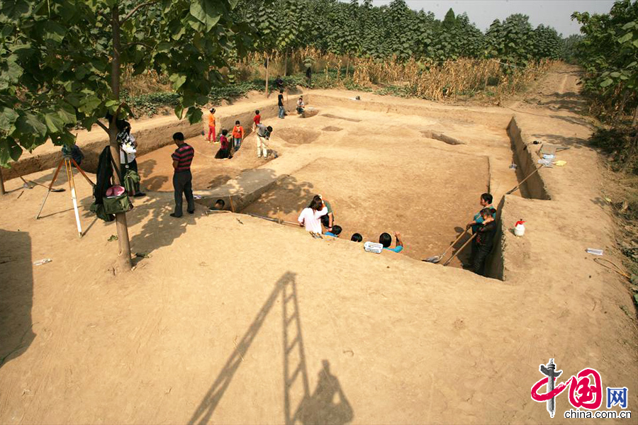 2013年10月10日，河南省三門峽靈寶市陽平鎮西坡村西坡遺址考古挖掘現場。 中國網圖片庫 孫猛攝影