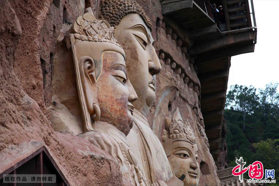 麦积山石窟的泥塑，像是把这门手艺推向美的极致，生动、逼真、传神。中国网图片库 孙继虎/摄