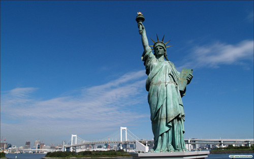 美国自由女神像等重要景点重新开放
