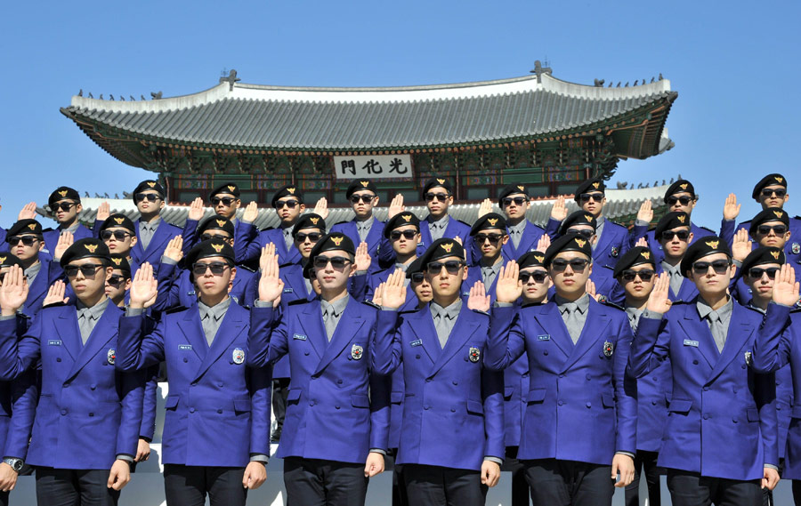 韩国观光警察新造型亮相[组图]
