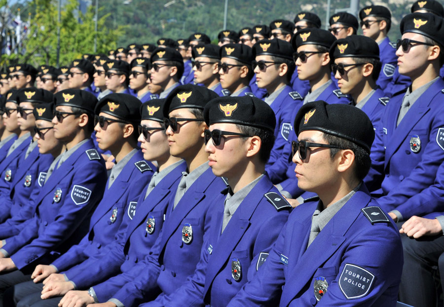 韩国观光警察新造型亮相[组图]