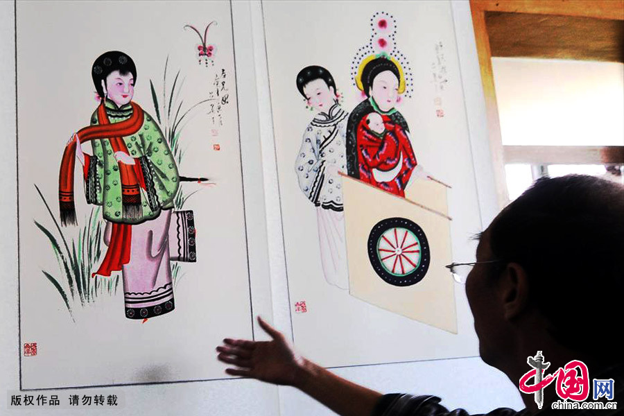 2013年10月5日，吕蓁立老师在介绍他的作品。中国网图片库 王海滨/摄