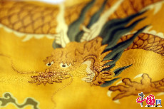 缂丝因织造过程极其细致，常有“一寸缂丝一寸金”和“织中之圣”的盛名。是世界非物质文化遗产。中国网记者 董宁摄