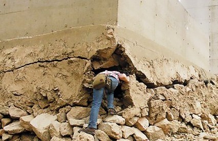 广深港高铁桥墩底部现裂缝