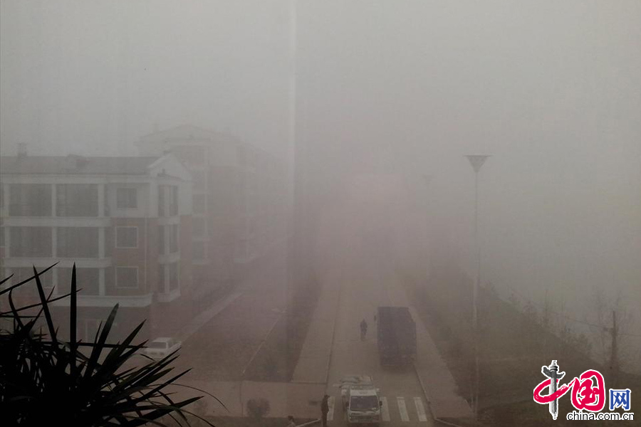 黑龙江伊春市区能见度低。 中国网图片库知言摄影