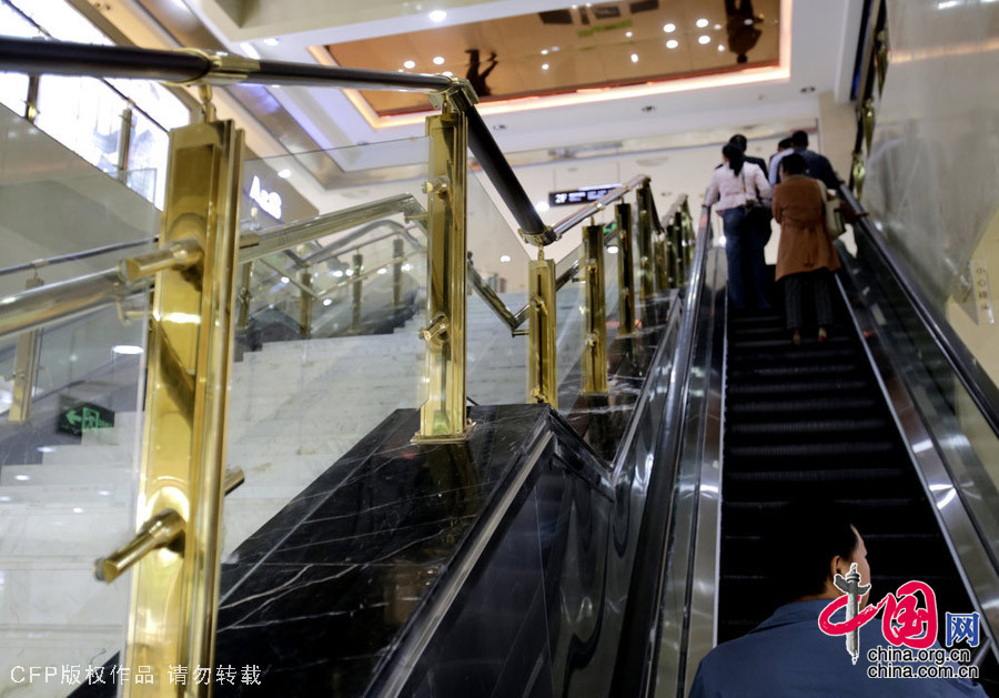 2013年10月21日，湖北省武汉市，鲁巷广场购物中心升级摩尔城重开张