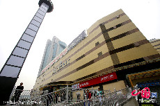 2013年10月21日，湖北省武漢市，魯巷廣場購物中心升級摩爾城重開張。攝影 成果/CFP