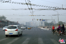今日北京雾霾袭城。中国网记者 寇莱昂/摄