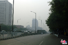 今日北京雾霾袭城。中国网记者 寇莱昂/摄
