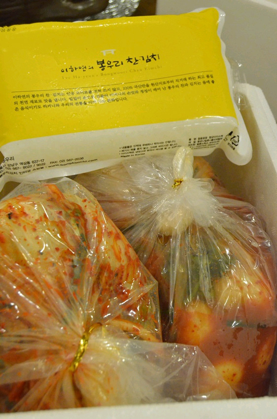 泡菜製作後裝箱保存。（南韓網站截圖）