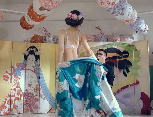 正义联盟电影上映 泷泽萝拉性感演绎制服诱惑_娱乐频道_中国网