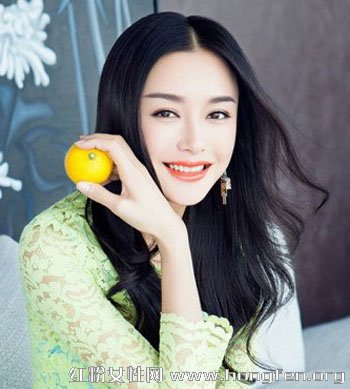 浪漫秋日时尚大卷发型 展现<em>女人</em>的<em>精致优雅</em>_资