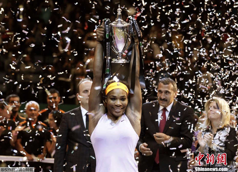 北京时间10月28日凌晨，2013赛季WTA年终总决赛落下战幕。面对现世界第一、美国名将小威廉姆斯，中国选手李娜在一盘领先的局面下1：2遭遇逆转，屈居亚军。