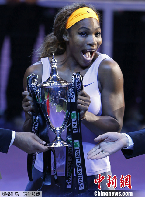 北京时间10月28日凌晨，2013赛季WTA年终总决赛落下战幕。面对现世界第一、美国名将小威廉姆斯，中国选手李娜在一盘领先的局面下1：2遭遇逆转，屈居亚军。