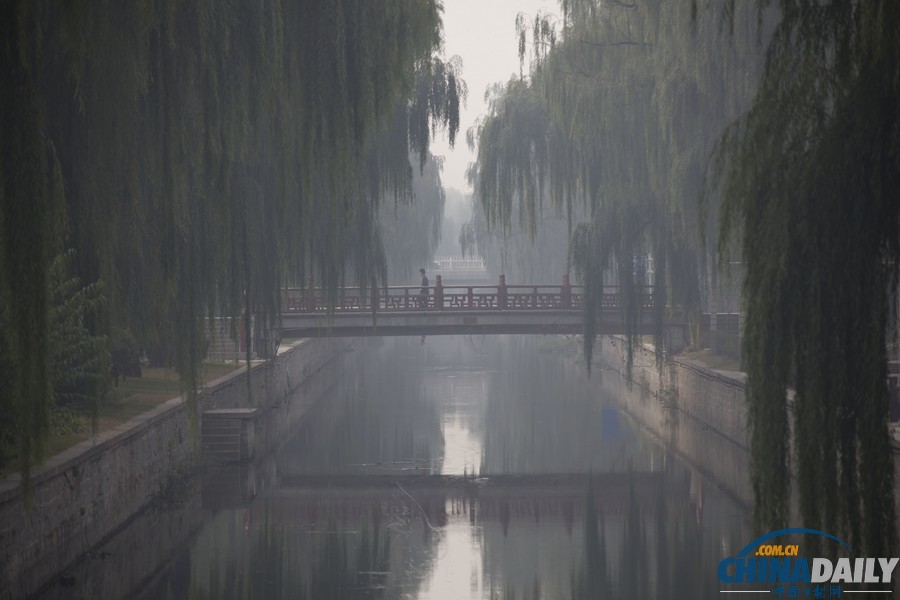 2013年10月28日，北京市环保监测中心表示，昨天夜间到今天上午，北京北部的昌平、密云、怀柔、延庆等区域空气污染处于5级重度污染，中心城区及南部的房山、大兴、丰台、通州、亦庄等区域处于6级严重污染水平。