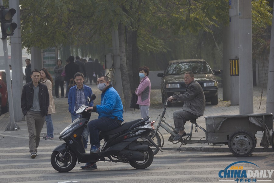 2013年10月28日，北京市環保監測中心表示，昨天夜間到今天上午，北京北部的昌平、密雲、懷柔、延慶等區域空氣污染處於5級重度污染，中心城區及南部的房山、大興、豐臺、通州、亦莊等區域處於6級嚴重污染水準。