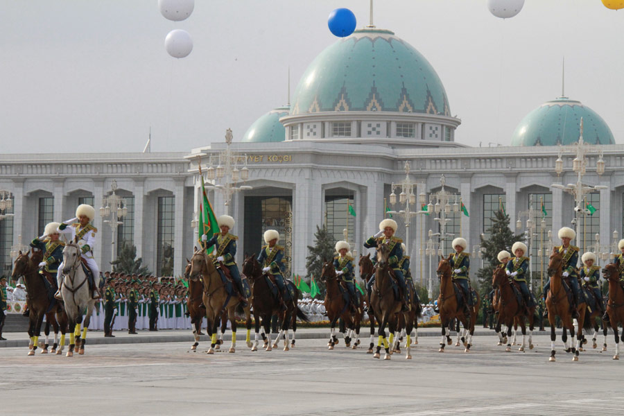 土库曼斯坦:庆祝独立22周年[组图]
