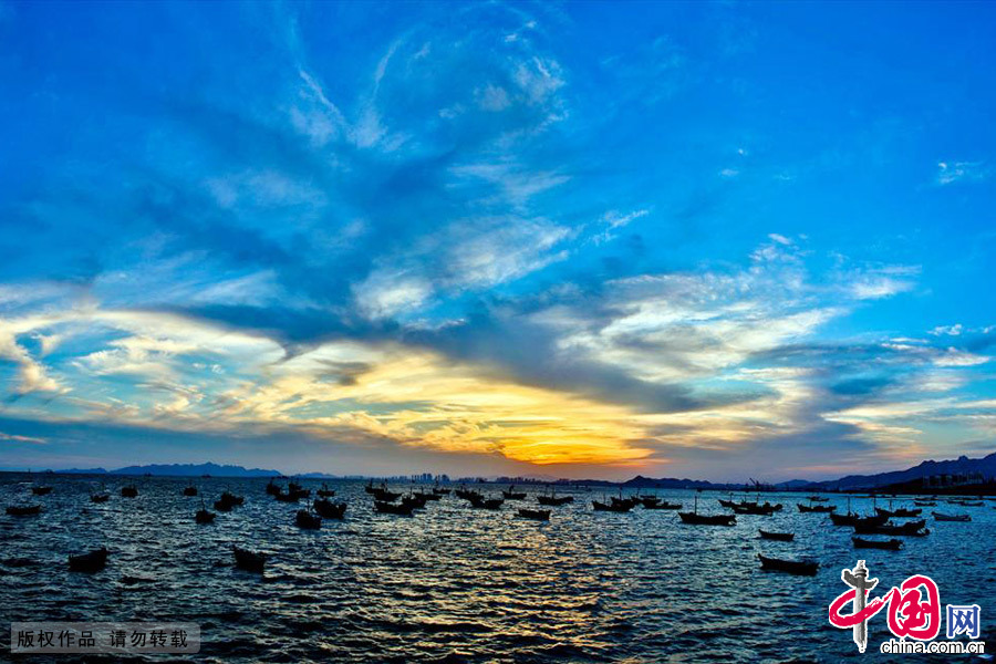 青島魚鳴嘴黃昏美景。中國網圖片庫 王海濱/攝