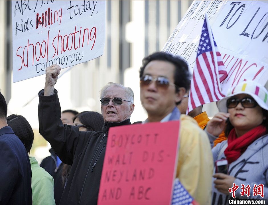 数百华人华侨旧金山抗议ABC电视台“杀光中国人”言论