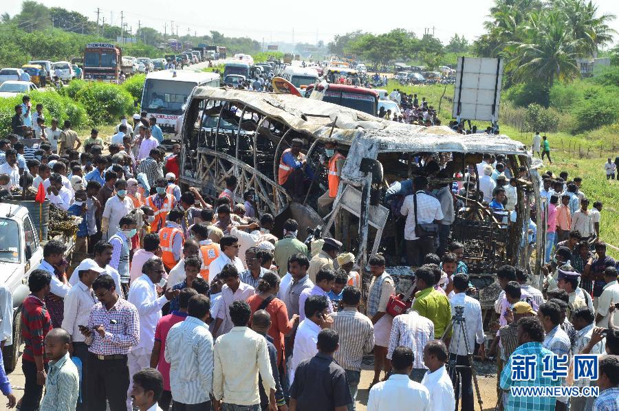印度南部发生恶性交通事故 至少44人死亡
