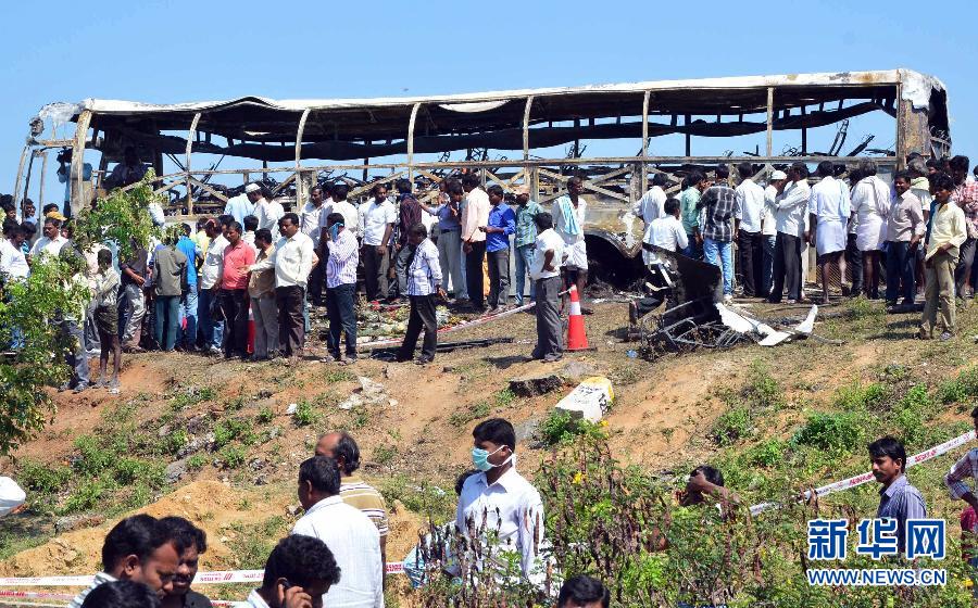 印度南部发生恶性交通事故 至少44人死亡