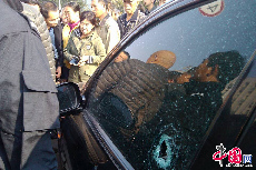 11月6日7时40分左右，位于太原市迎泽大街的山西省委附近连续发生爆炸。目前警方已封锁现场，事件正在调查中。图片由网友四季青提供