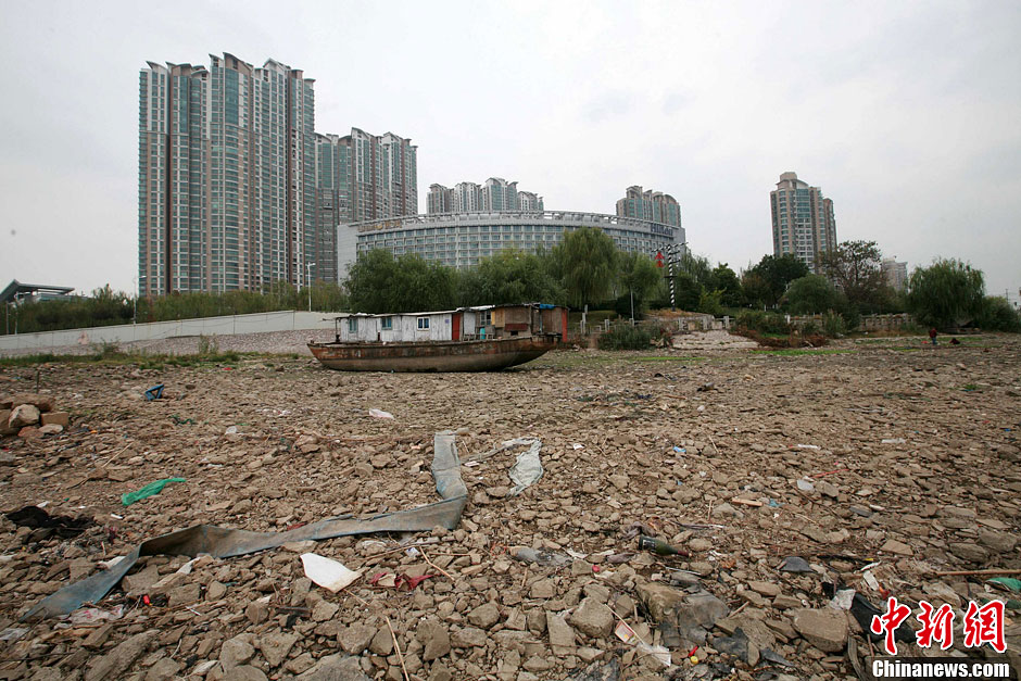 長江南京段水位持續下降 河床裸露可種菜