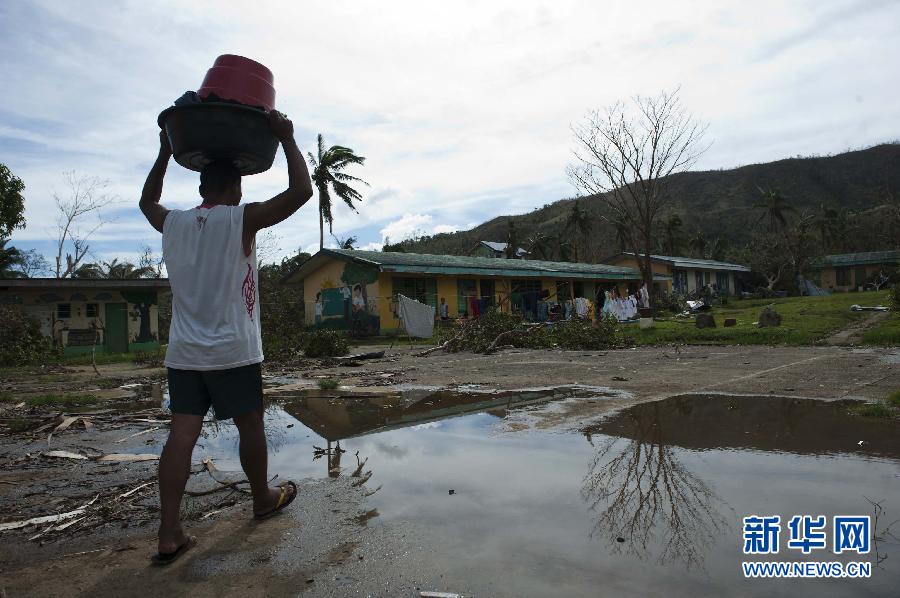 （國際）（8）菲律賓颱風重災區塔克洛班市民渴望救助