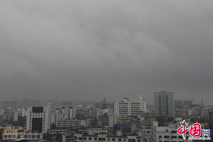 2013年11月14日，海南瓊海市上空烏雲密布。蒙鐘德