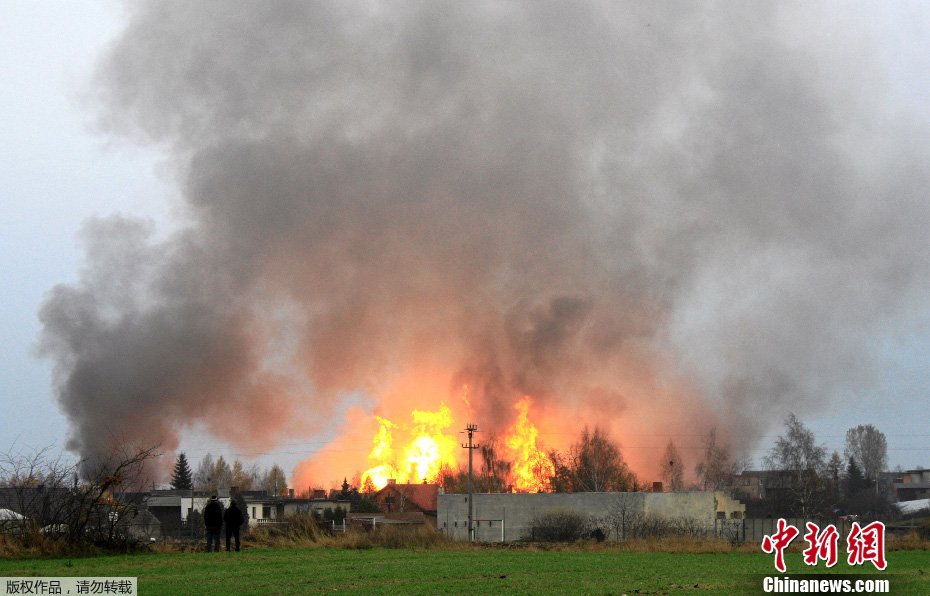 波蘭中部的大波蘭省楊科夫-普舍格茨基天然氣管道11月14日發生爆炸，周邊的數十棟建築被大火吞噬。目前事故已造成3人死亡，10人受傷，傷者包括兩名兒童，部分傷員傷勢嚴重，死亡人數可能會繼續增加。