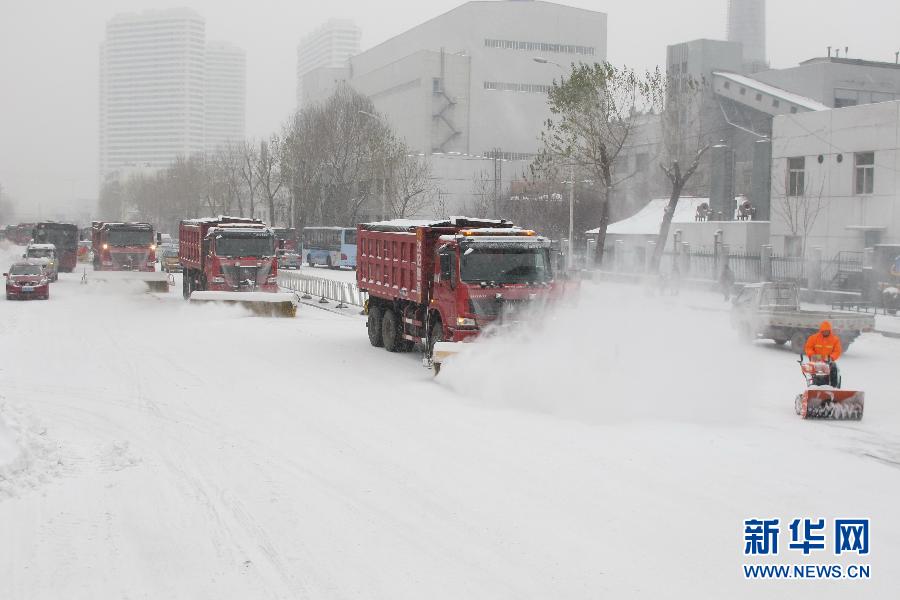 东北现下半年最强降雪 道路结冰多条高速封闭