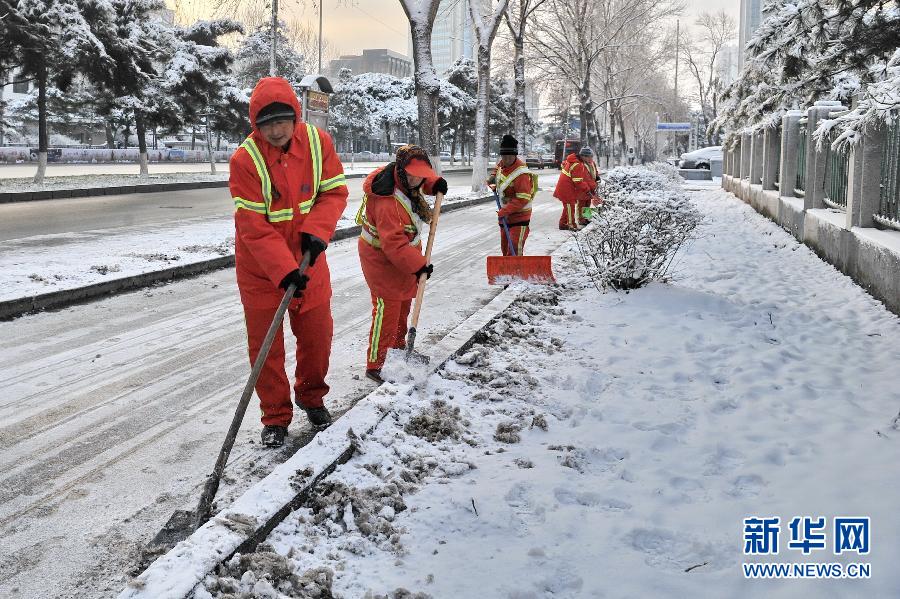 东北现下半年最强降雪 道路结冰多条高速封闭