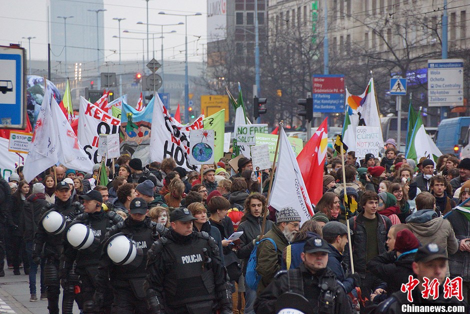 華沙爆發遊行示威 抗議氣候談判進展緩慢