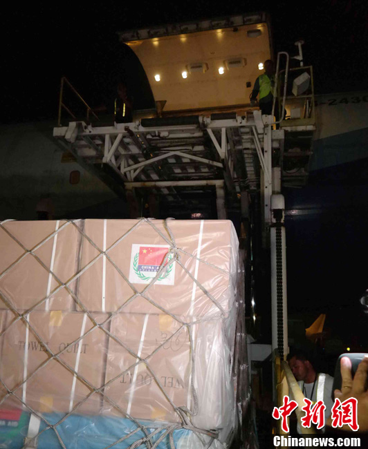 中國援助救災物資運抵菲律賓[組圖]