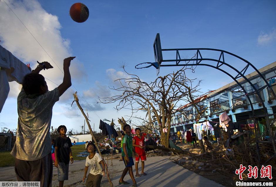 圖片故事：苦中作樂的菲律賓災民[組圖]