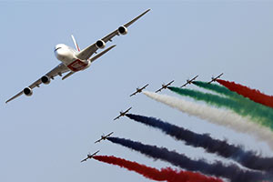 迪拜國際航展 各國上演精彩空中特技