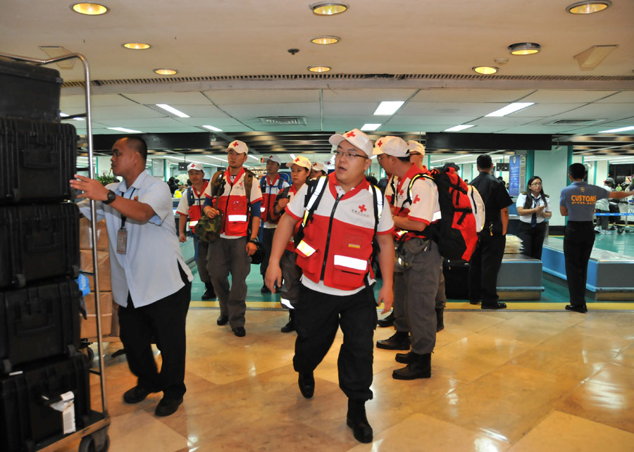中國首支救援隊抵達菲律賓 '和平方舟'號今日赴菲[組圖]